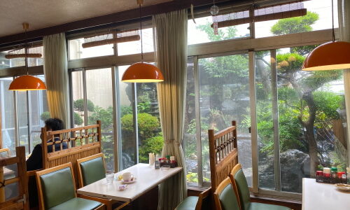 名古屋港『ハーバー喫茶部』創業60年、庭園のあるレトロ純喫茶