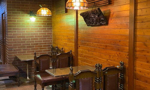 熱海『木の実』ウッドと煉瓦、照明ランプもすてきな王道レトロ純喫茶