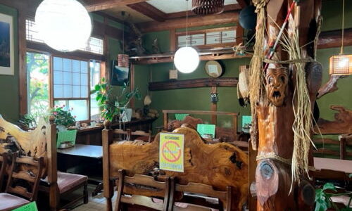 日進『茶房 稲穂』岐阜の木材をふんだんに使った渋い和風喫茶