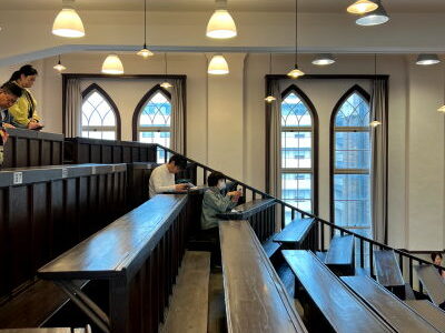 「京都府立医科大学本部棟（旧附属図書館）」創立150年歴史を感じられる階段教室を見学