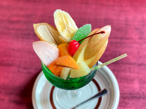 喫茶愛のフルーツポンチのもりもりフルーツ。