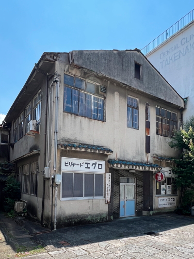 大垣城のすぐ目の前の路地に佇むエグロ会館の外観