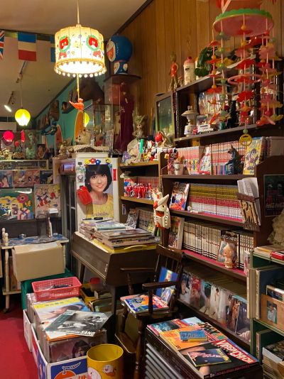 山積みにされた昭和の懐かしい雑誌