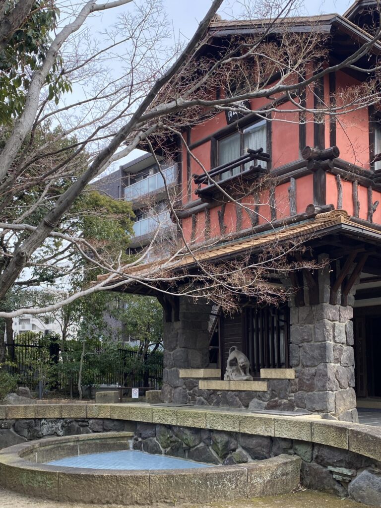 揚輝荘の庭園と建物