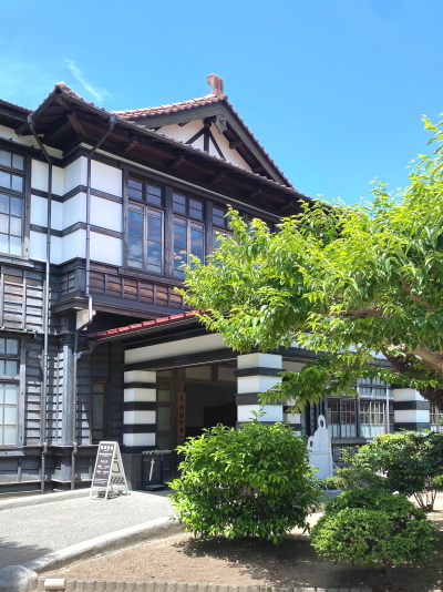 昭和初期の建築美を残す萩・明倫学舎の廊下や天井構造