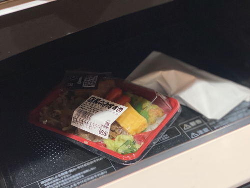 スギモト本店 イートインスペース完備の電子レンジとお弁当