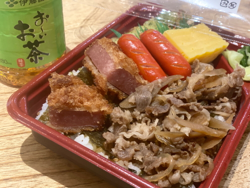 店長のおすすめ弁当に入っている黒毛和牛のすき焼き