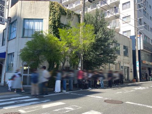 スーリープー(SURIPU)平日の店外行列の様子