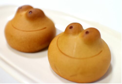 正面から見たカエルまんじゅうのかわいい顔