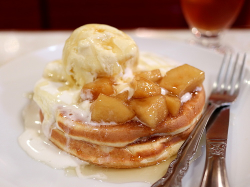 有楽町 はまの屋パーラー りんごもりもりホットケーキをノスタルジーな店内で味わう おいしいなごや