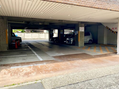 コンパル御器所店1階の駐車場スペース