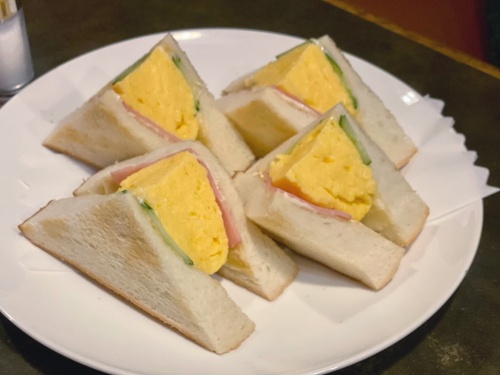 支留比亜珈琲店のハムエッグサンド