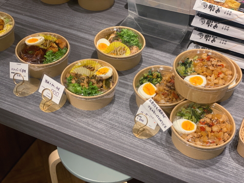 からあげ弁当や白身フライ弁当などの手作りテイクアウト商品
