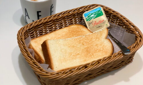 名古屋駅『カフェデンマルク』モーニング！パン屋の焼きたて食パンが早朝7時から