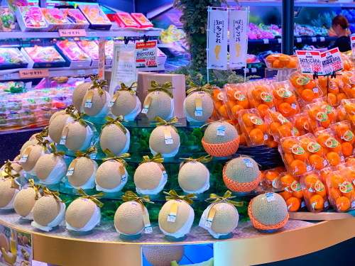 サポーレ店内に並ぶ新鮮なシャインマスカット