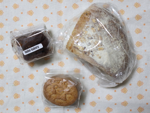 hobo bakeryでテイクアウトしたクッキーとハードパン