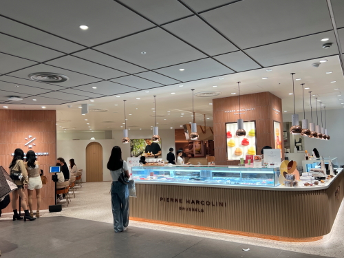 ピエールマルコリーニ名古屋HAERA店の外観とエントランス